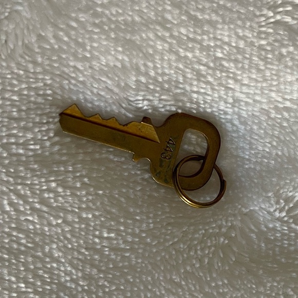 Louis Vuitton key 🔑 # 443 - Picture 3 of 3